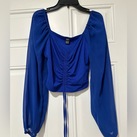 Lantern Sleeve Drawstring Crop Top - Picture 2 of 4